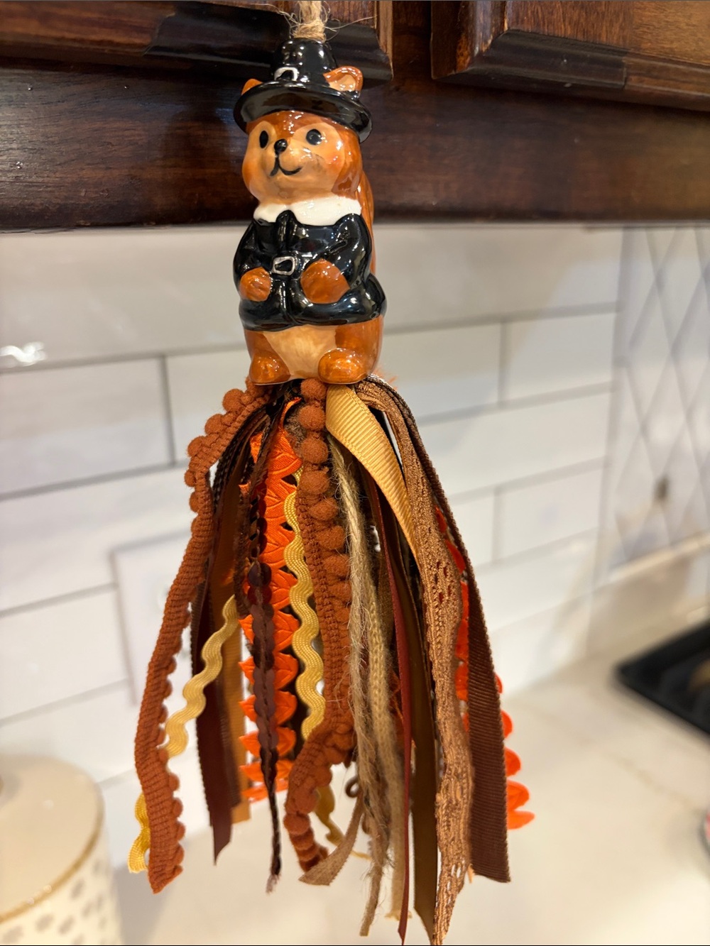 Salt shaker tassel
